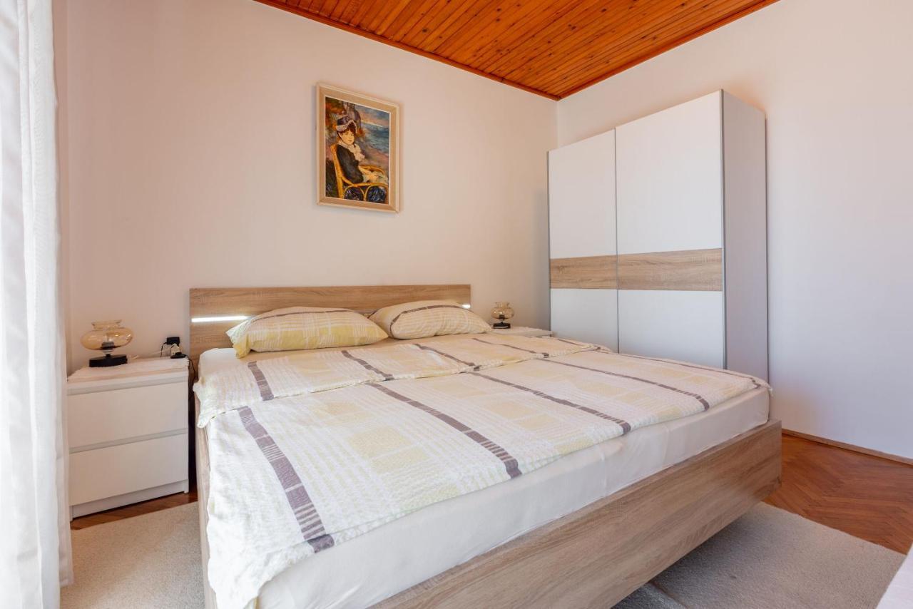Apartments Hinic Selce Exterior photo
