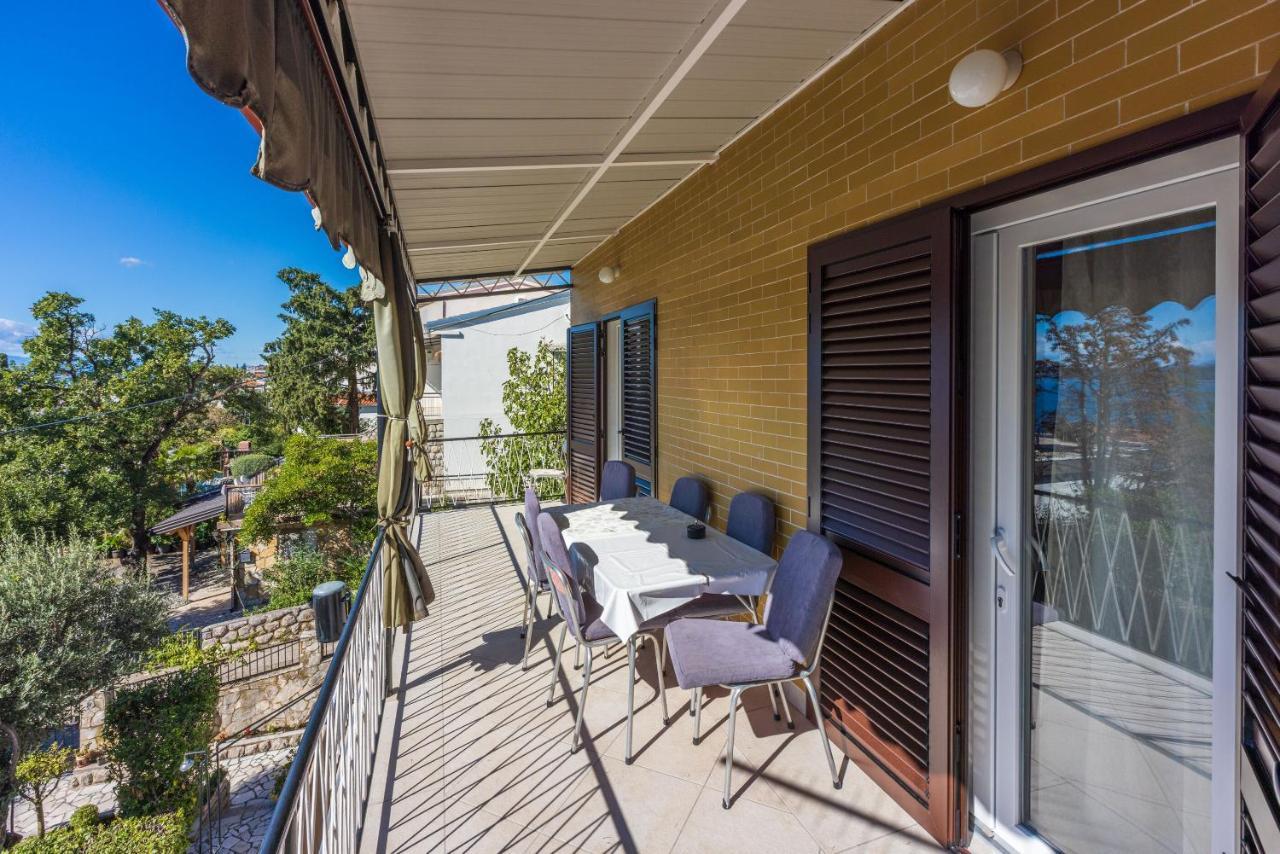 Apartments Hinic Selce Exterior photo